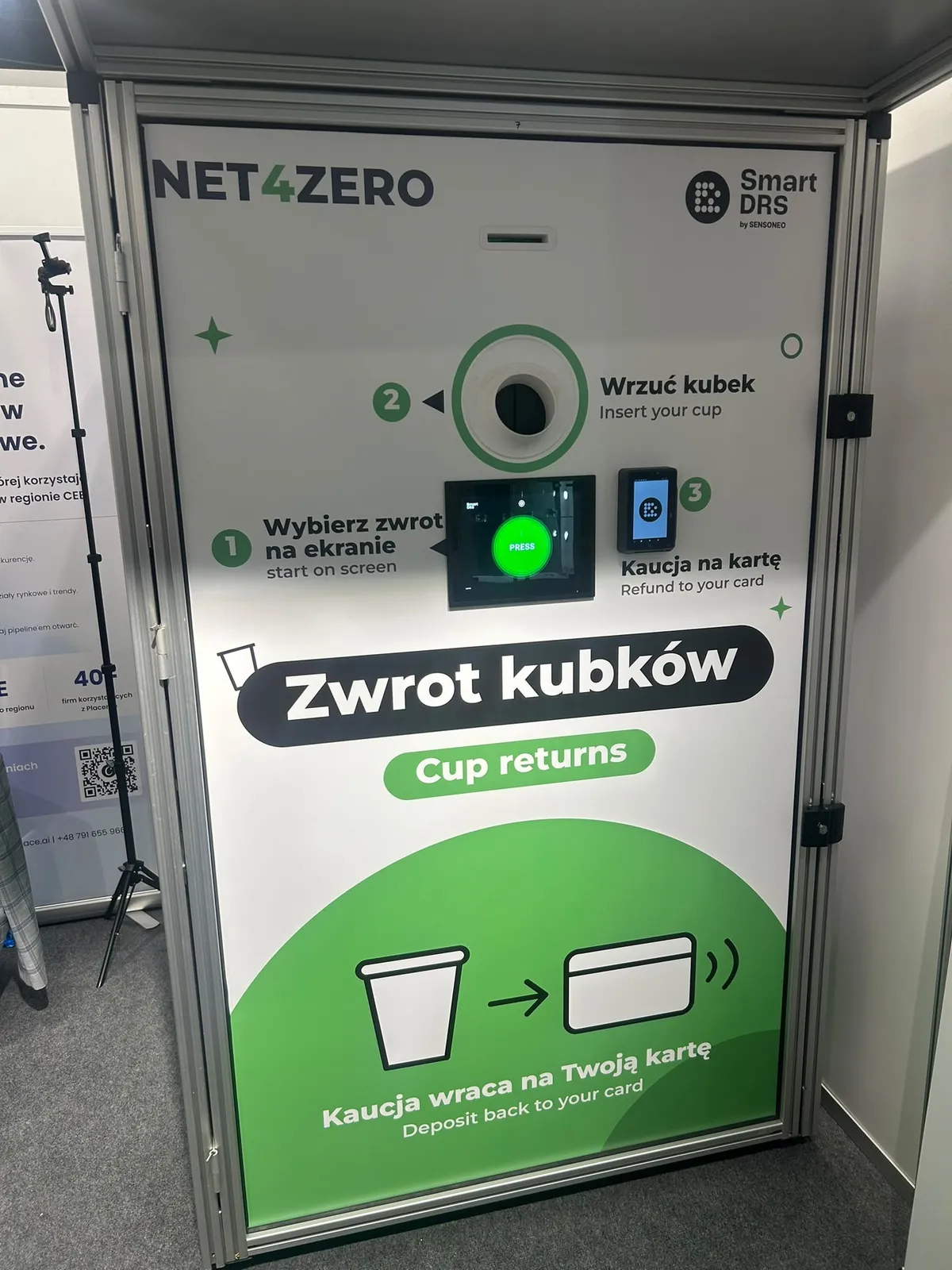 Kubkomat NET4ZERO × Smart DRS — automat do zwrotu kubków z kaucją wypłacaną na kartę